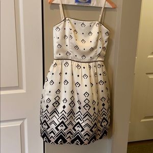 Beautiful White House Black Market Dress